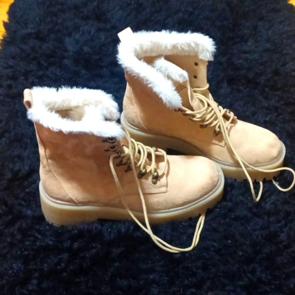 Forever 21 Beautiful  cream boots new